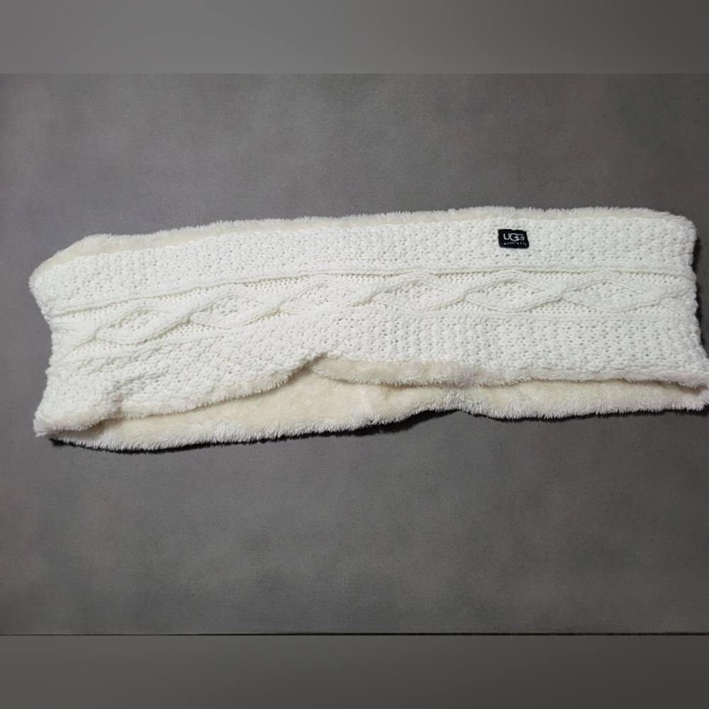 Ugg Australia White Infinity Scarf